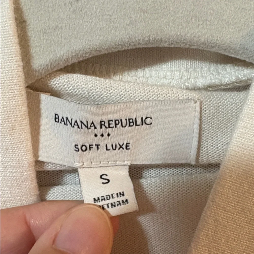 Banana Republic Soft Luxe White Sleeveless Tank Top - Mock neck - Size Small - Picture 2 of 5